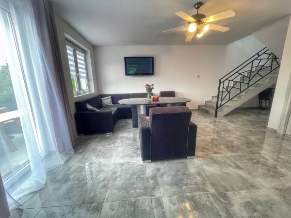 Salon dom 12-osobowy