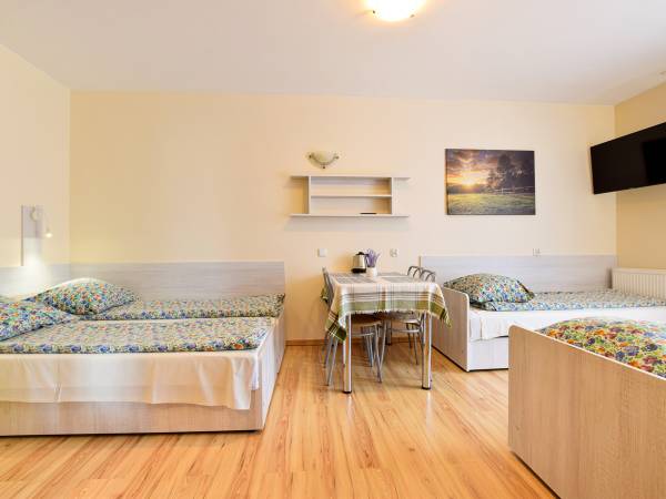 Pokój 4osobowy z łazienką i balkonem.