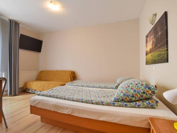 Pokój 2osobowy z łazienką i balkonem.