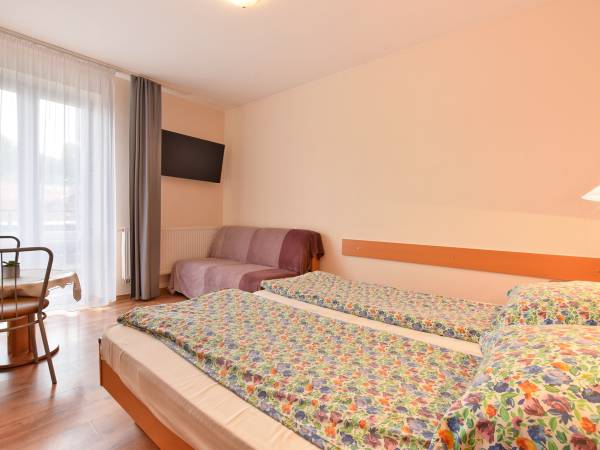 Pokój 2osobowy z łazienką i balkonem.