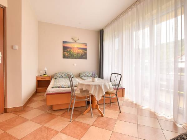 Pokój 2osobowy z łazienką i balkonem.