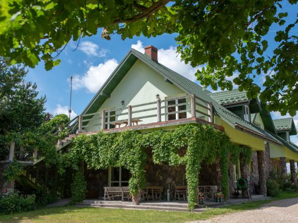 Zielona Ostoja od strony jeziora.