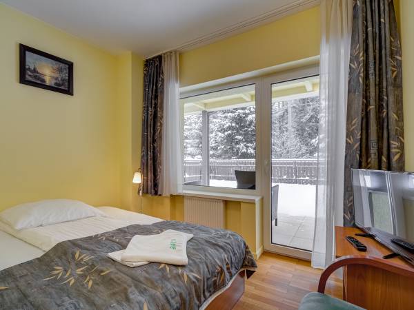 Mały pokój 2-osobowy z wyjściem na taras 