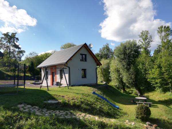 Teren zielony z placem dla dzieci