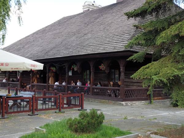 Karczma Rzym w niedalemiej Suchej Beskidzkiej