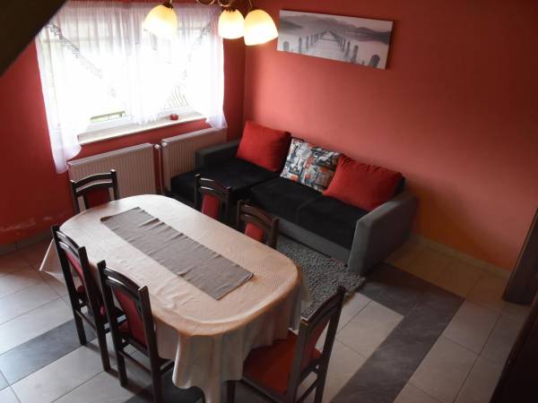 domek czerwony - salon