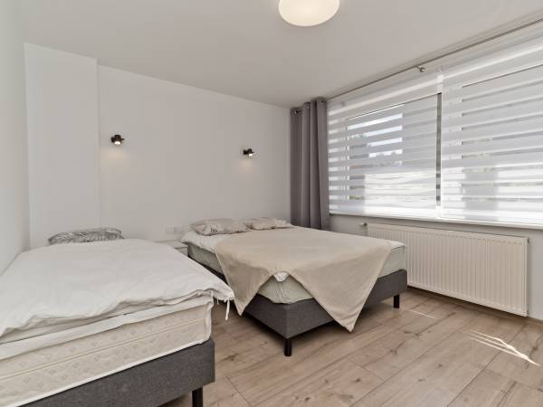 Apartament dwupokojowy z kuchnią i łazienką (sypialnia)