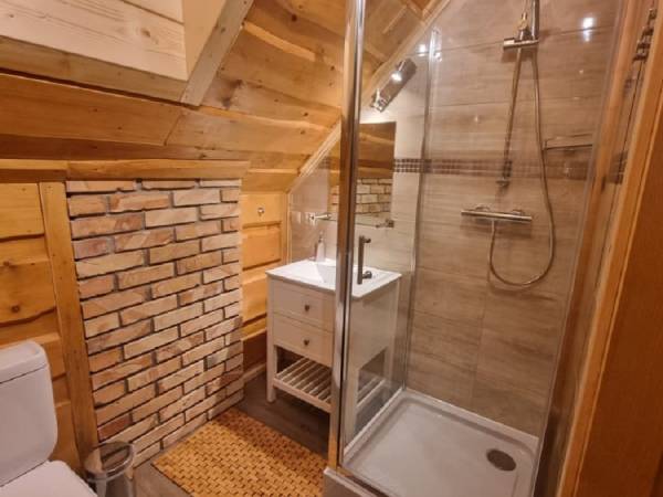 łazienka na piętrze dom 10 osobowy