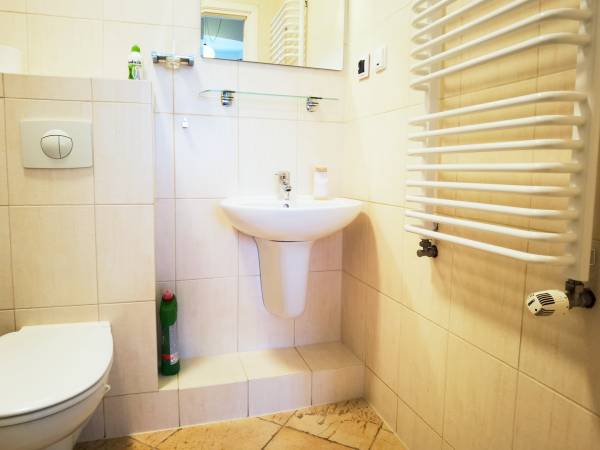 Łazienka w pokoju dwuosobowym