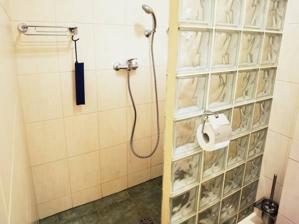 Łazienka w pokoju dwuosobowym