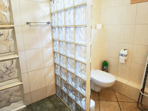 Łazienka w pokoju trzyosobowym premium