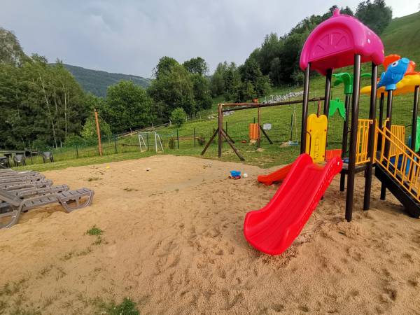 Plac zabaw teren obiektu 