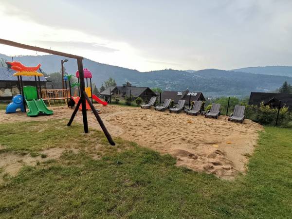 Plac zabaw teren obiektu 