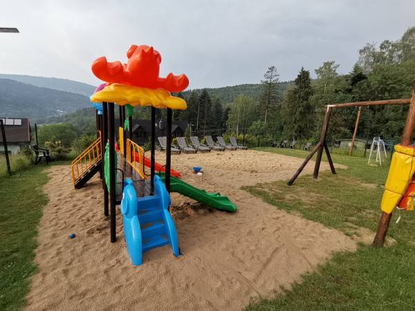 Plac zabaw teren obiektu 