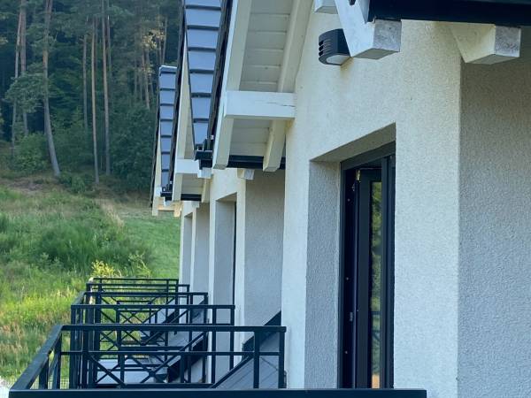 Widok na las z balkonów