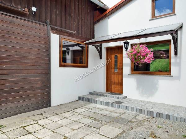 Apartament z tarasem nad strumykiem