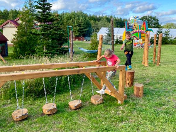 Dmuchaniec NIE JEST częścią placu zabaw