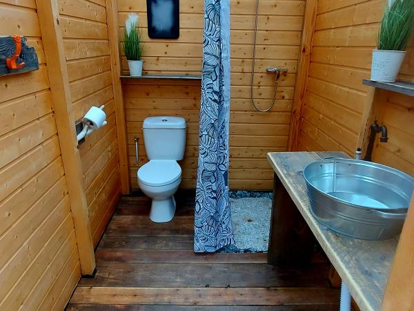 Łazienka z prysznicem