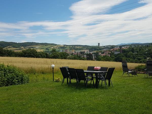 widok na okolicę z ogrodu