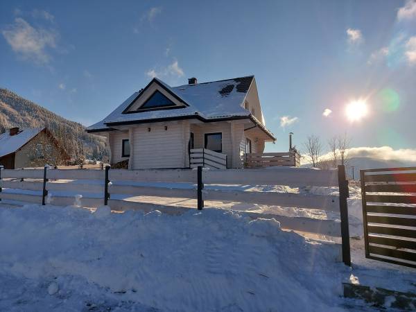 Rajska Chata w górach z Balią