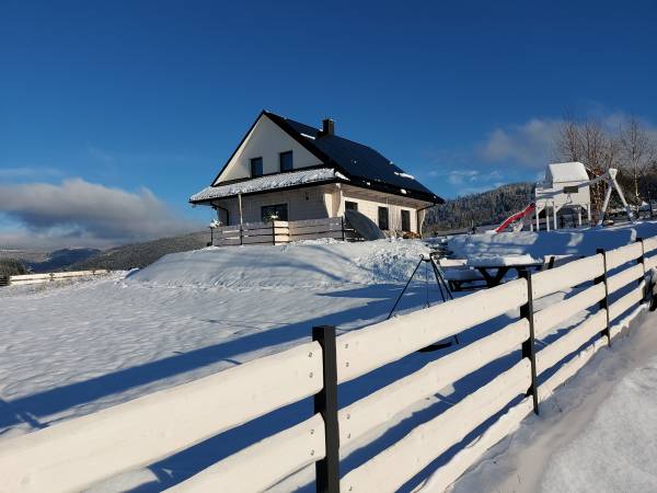 Rajska Chata w górach z Balią