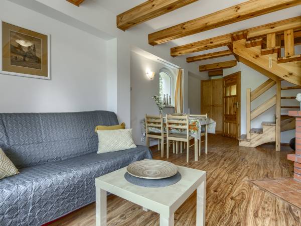 Apartament dwupoziomowy z kominkiem 