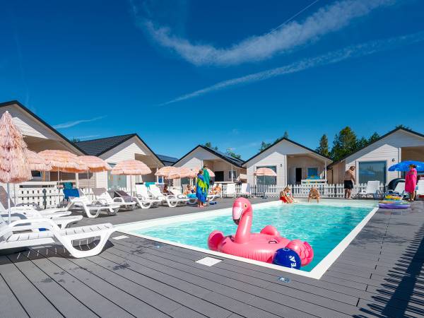 Klimatyzowane domki z basenem