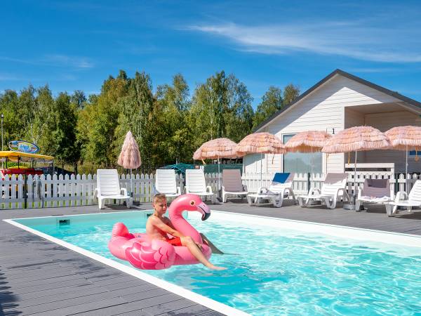 Klimatyzowane domki z basenem