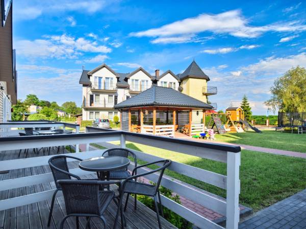 każdy domek posiada własny taras