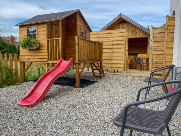 plac zabaw z tyłu Strefa Relaksu