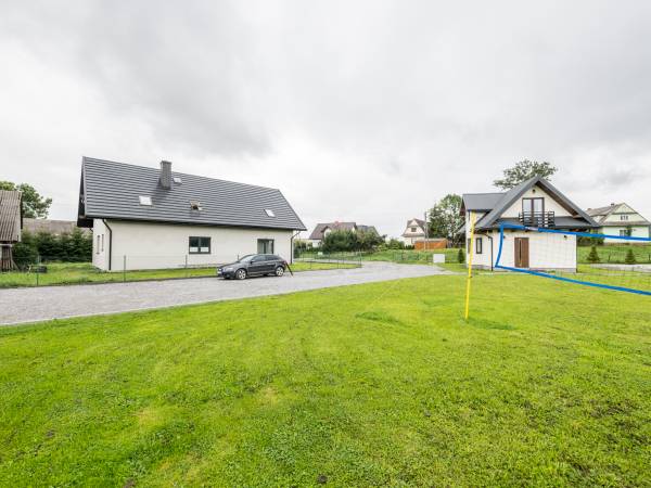 Widok na domek 70m2/ teren wokół obiektu