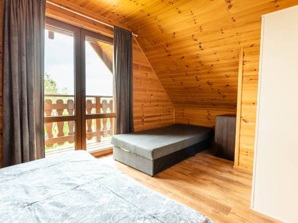 SYPIALNIA Z BALKONEM