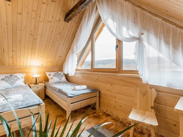 POKÓJ Z 2 POJEDYNCZYMI ŁÓŻKAMI