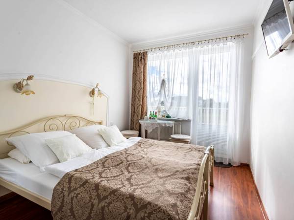 PENSJONAT BIAŁY DOMEK - ŁEBA - 200m od plaży