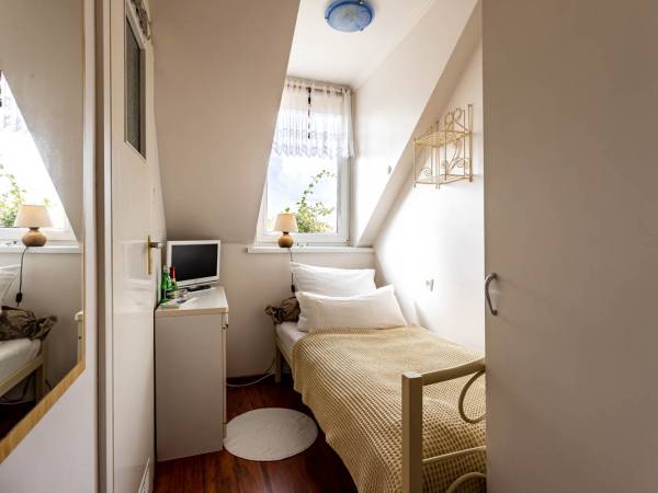 PENSJONAT BIAŁY DOMEK - ŁEBA - 200m od plaży