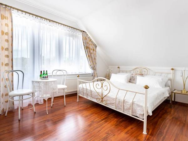 PENSJONAT BIAŁY DOMEK - ŁEBA - 200m od plaży