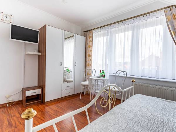 PENSJONAT BIAŁY DOMEK - ŁEBA - 200m od plaży