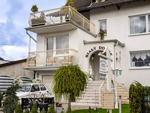 PENSJONAT BIAŁY DOMEK - ŁEBA - 200m od plaży