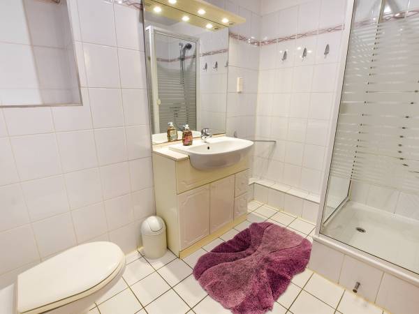 1.Łazienka z prysznicem 5m2