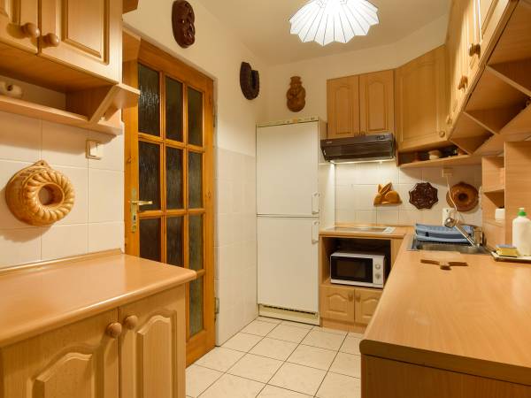 Kuchnia - lodówka, kuchenka, mikrofala