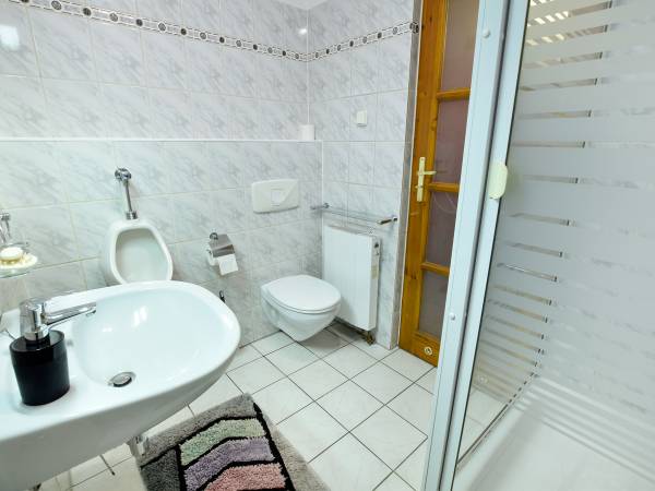 2,Łazienka z prysznicem 5m2