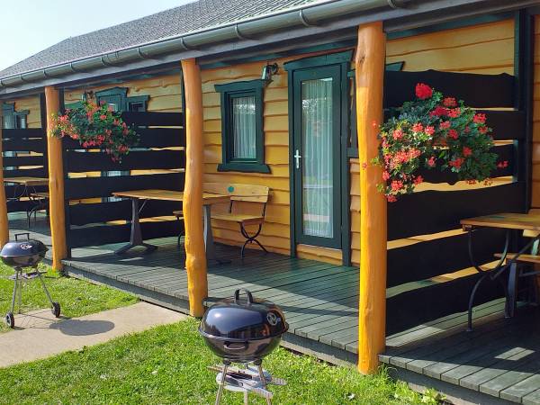 Domki z widokiem na ogród i plac zabaw