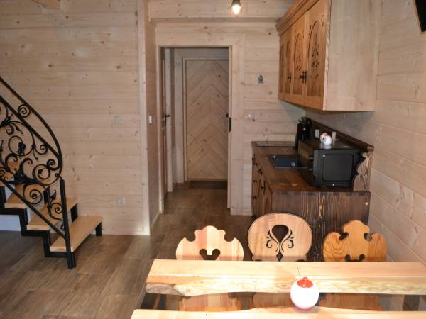 Giewont- stół i aneks kuchenny