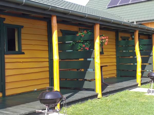 Każdy domek z tarasikiem i grilem 