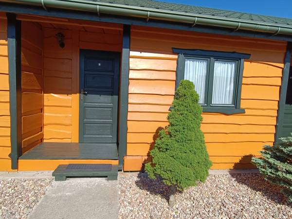 Widok domku z przodu