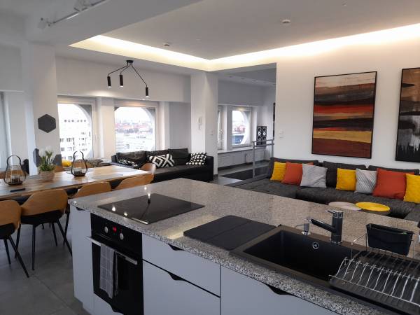 wyspa kuchenna w salonie