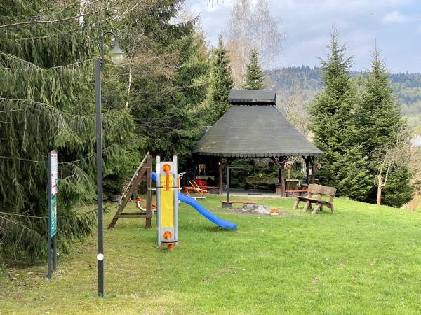 Plac zabaw i siłownia