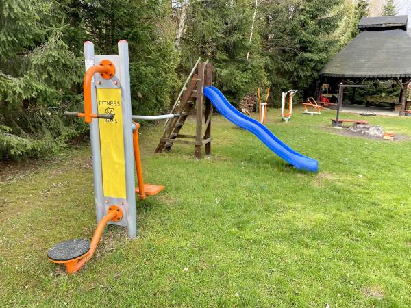 Plac zabaw i siłownia