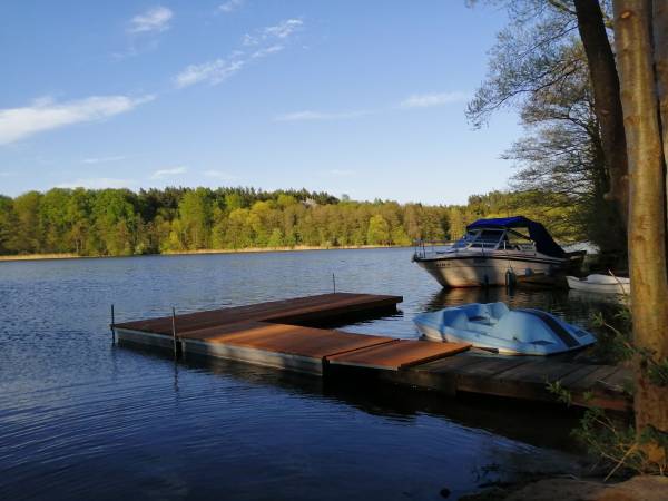 pomost do wędkowania i rejs łodzią