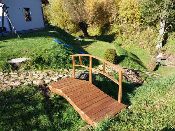 Kładka na terenie obiektu